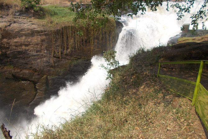 2 Days Murchison Falls Big 5 Savannah wildlife safari - The drive into Uganda’s northern savannah