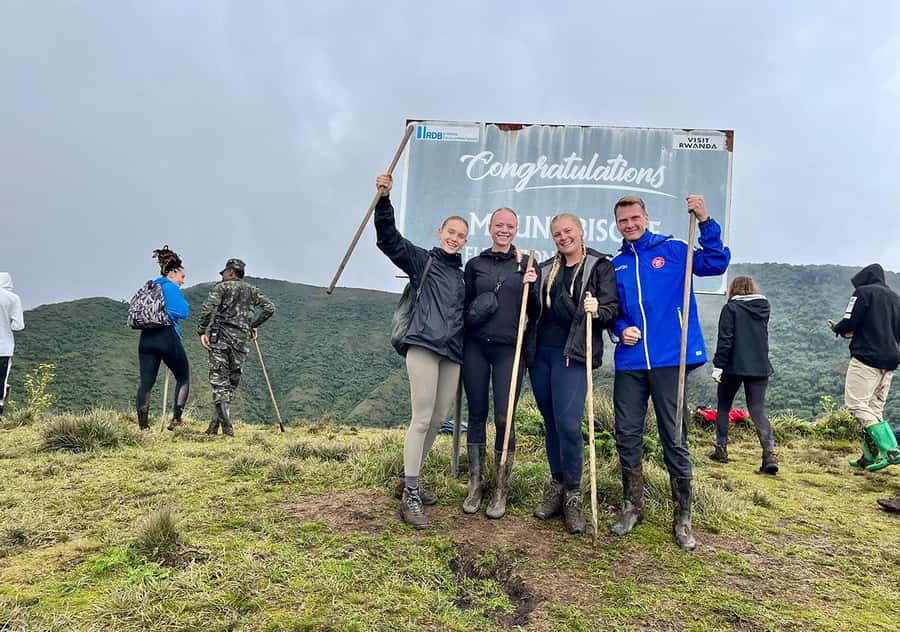 From Kigali: Bisoke Summit Trek, Crater Lake 1 Day Safari - Why Mount Bisoke makes a strong Rwanda day trip