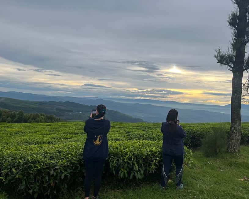 Kigali:1 Day Nyungwe Canopy Walk & Waterfall Tour adventure - The canopy walkway at 50 meters