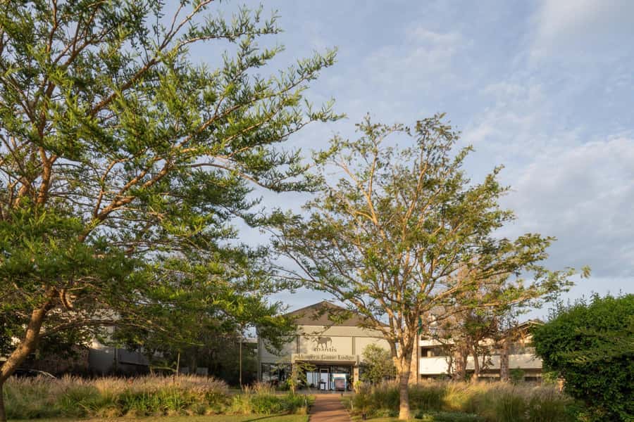 Kigali: Akagera National Park Luxury Day Trip with Boat Ride - Picnic lunch or Akagera Game Lodge