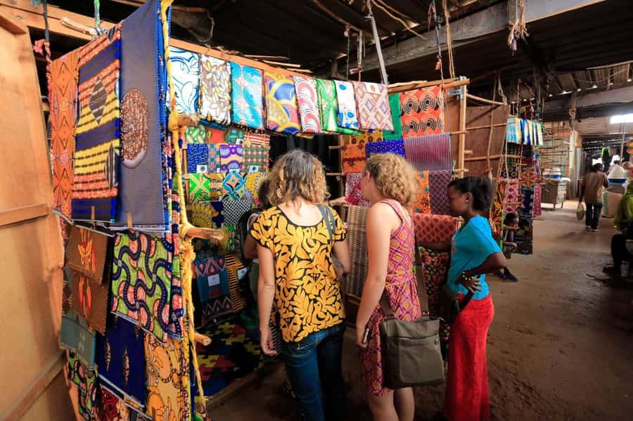 Kigali: City Sightseeing Tour with Lunch - Starting the day in an air-conditioned safari van