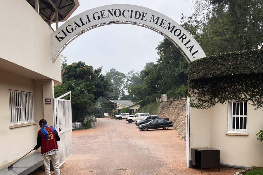 Kigali: Guided City Tour let us learn, enjoy together ❤️ - Lunch at Heaven Restaurant or Chez Lando