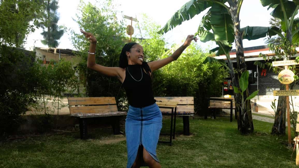 Kigali: Learn the Amaraba Dance Experience in Kigali - Your first drumbeat and welcome