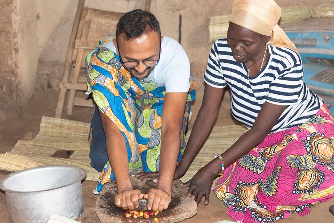 Rwandan Coffee Experience - Meeting the coffee plants and choosing ripe cherries